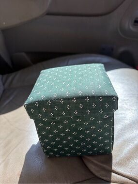 Vintage Singer Padded Collapsible Cube Sewing Kit
